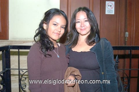 17112010 Claudia Castro y Victoria Rivera Castro.