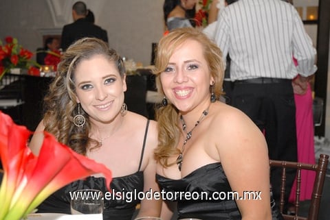 18112010 Ivonne Espinoza y Selena Zavaleta.
