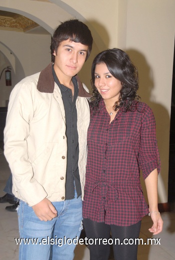18112010 Se divierten. Omar Fuentes y Montserrat Reyna.