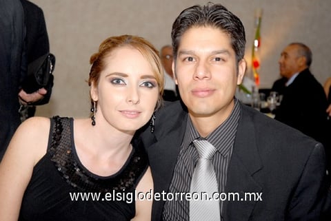 19112010 Soraya Zavaleta y Roberto García.