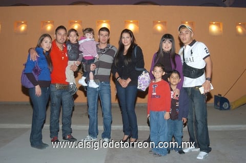 18112010 Mónica, Martín, Mariano, Maryfer, Fernando, Nabile, Zamir, Julieta, Gael y Pablo.