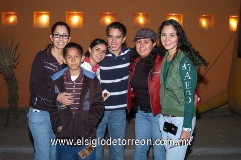 18112010 Lily, Rosy, Jesús, Miky, Jis y Nancy.