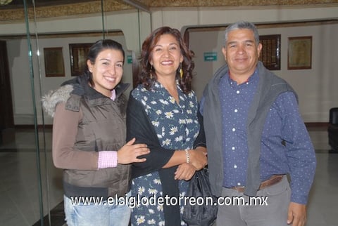 18112010 Rocío, Lupita y Alfonso.
