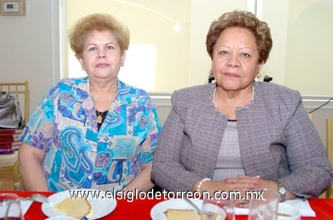 19112010 Elsa de Pérez y Lupe de Zamorano.