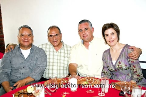 19112010  José Luis Flores, Mario Cepeda, Román Cepeda y Selina de Cepeda.