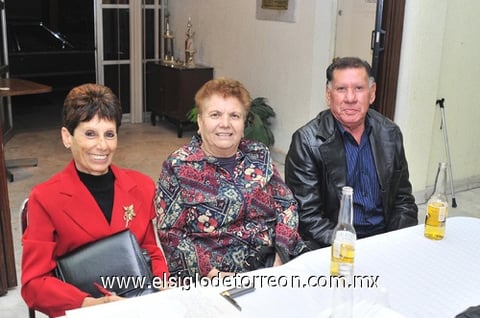 22112010 Catalina Led, María del Socorro Martínez y Gonzalo Márquez.