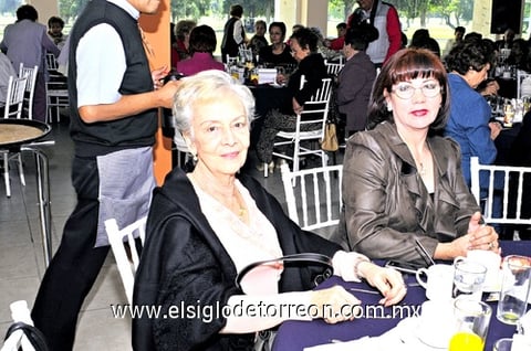 21112010 Irma de Martínez y Yolanda de Murra.