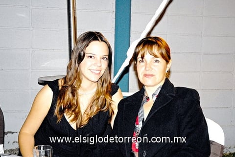 21112010 María del Carmen de la Parra y Andrea de la Parra.