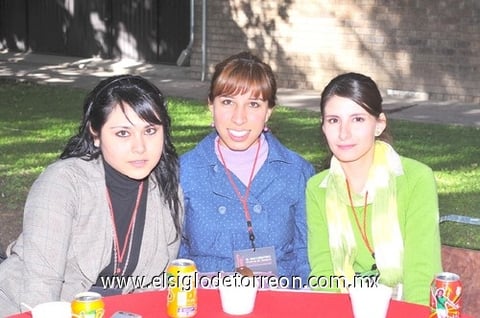 23112010 Karla Salazar, Martha Rebollo y Diana Muñoz.