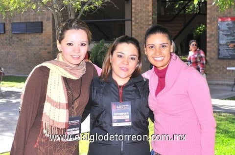 23112010 Nancy Cháirez, Brenda Gutiérrez y Brenda Guillén.
