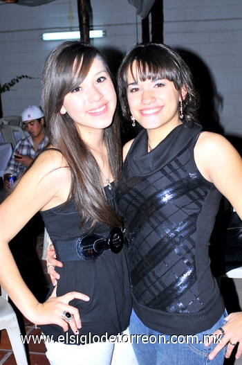 24112010 Thiare y Ana Cris Herrera.