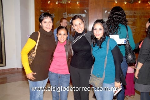 24112010 Ileana Tello, Karla Tello, Gabriela González y Karina Zamora.