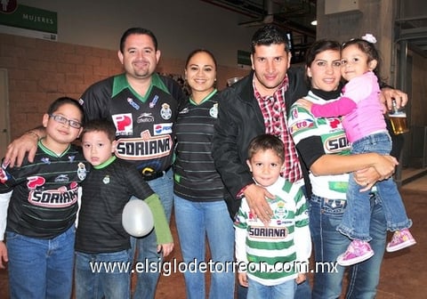 25112010 Jorge, Juan, Coral, Carmen, Toño, Gerardo, Carlos y Luis.
