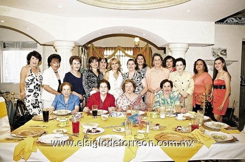 28112010 Celia de Morales acompañada por Griselda, Maruca, Ana, Angelina, Luisa, Carmelita, Yolanda, Luz Elena, Lucila y Antonieta, por mencionar algunas.