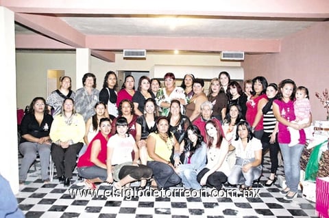 28112010 Diana Marcela Castro fue homenajeada con una despedida de soltera, ofrecida por Sofía de Sánchez; acompañada por sus amigas y familiares.