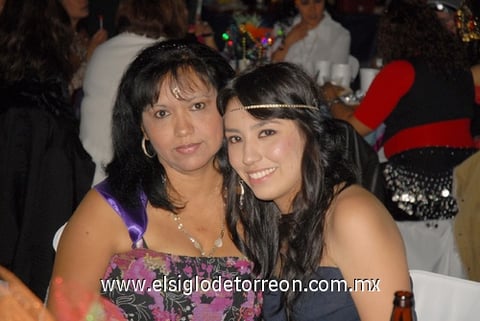 27112010 Esmeralda y Susana Vielma, presentes en reciente festejo de cumpleaños.