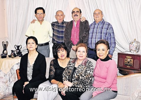 27112010 Miguel Betancourt Ríos fue festejado con motivo de sus 80 años de vida, con una reunión organizada por su esposa Conchita de Betancourt donde estuvieron presentes Arnoldo y Tere de la Rosa, Miguel y Chole Dabdoub, Pepe y Tencha Ávila.