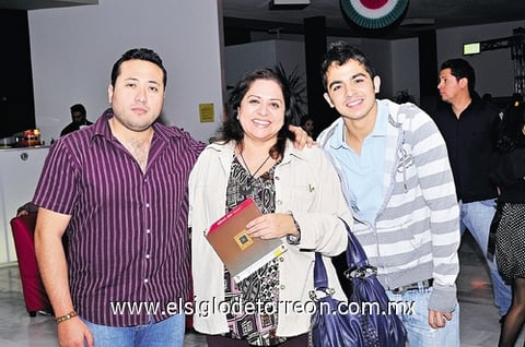 28112010 Ricardo Estrada, Eduardo Benítez y Julián Ayup.