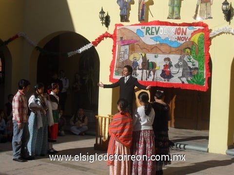 28112010 Alumnos de quinto de primaria realizando una representación de la Revolución Mexicana.