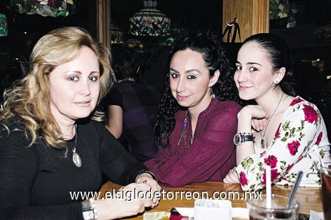 28112010 Patricia Román, Érika Abularach y Patricia Abularach.