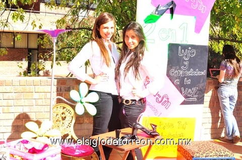 29112010 Melanie Pollet y Karol Fonseca.