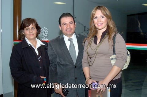 29112010 Brenda Ramírez, Arturo Dena y Paty Natera.