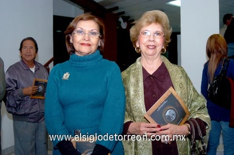 29112010 Claudia Máynez y Aurorita Máynez.