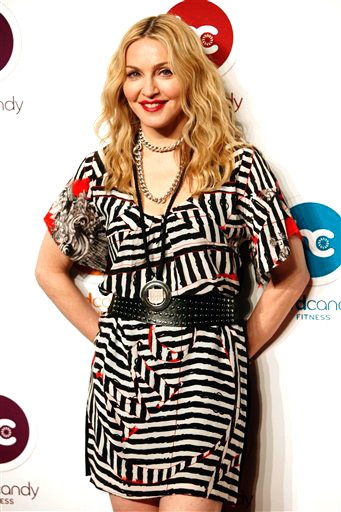 La cantante estadounidense Madonna inauguró la noche de ayer su gimnasio en Bosques de las Lomas, junto al jefe de Gobierno, Marcelo Ebrard, en la Ciudad de México.