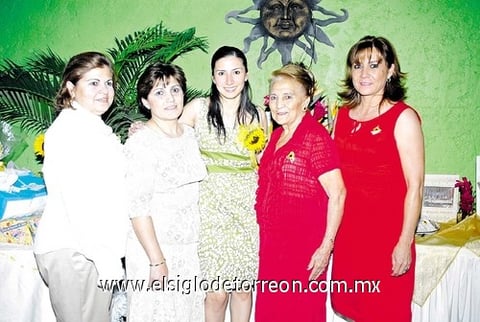 30112010 Arianna Martínez Álvarez acompañada de las organizadoras de su despedida de soltera bíblica Rosita de Álvarez, Sandra Álvarez, Rosy Álvarez y Margarita Álvarez.