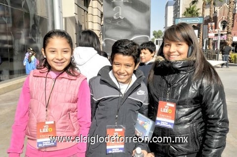 01122010 Nadia Medrano, Arval Tonché y Anelise Moreno.