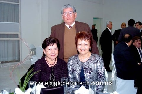 01122010 Guillermo Valdez, Adriana de Valdez y Martha de Ramos.  EL SIGLO DE TORREÓN/ JESÚS HERNÁNDEZ