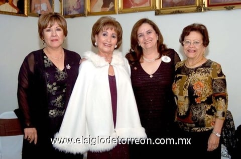 01122010 Damas integrantes del Club de Leones de Gómez Palacio acompañadas de Ana Hilda Rivera, gobernadora del distrito D-2.