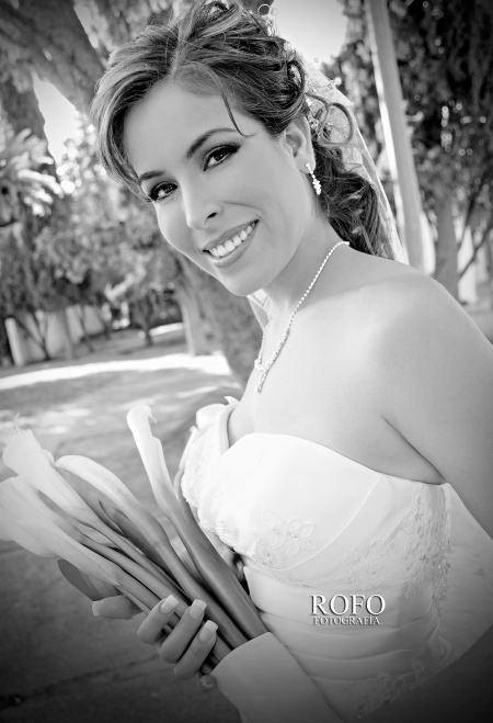 Srita. Jacqueline Gómez Jácquez el día que unió su vida a la del Sr. Gerardo Ibarra Macías.

Rofo Fotografía
