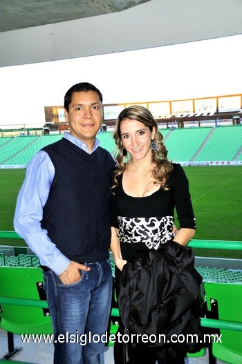 02122010 Numerosas parejas se dieron cita en el TSM para recorrer sus instalaciones y disfrutar de una amena posada.