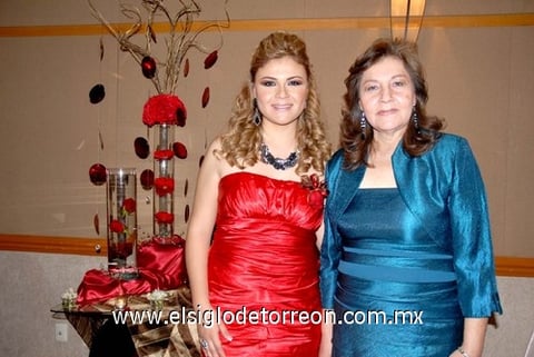 02122010 Judith Hayde Rodríguez García acompañada de su mamá Magdalena García de Rodríguez el día que fue homenajeada con una agradable despedida de soltera.