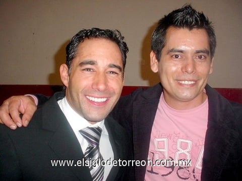 02122010 Édgar Monreal y el conductor Juan José Ulloa.