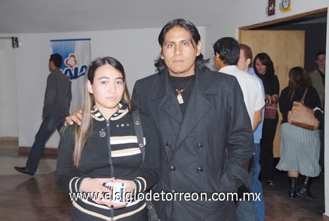 03122010 Érika Monreal y Édgar Martínez, fueron captados en reciente evento social.