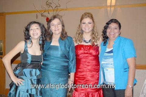03122010 Judith Hayde Rodríguez García en compañía de Marisol, Magdalena de Rodríguez y Bárbara de Leyva.