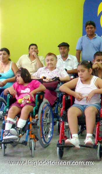 04122010 Importancia. Las personas con algun tipo de diacapacidad forman parte mportante dentro de la sociedad.