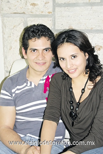 05122010 Alejandro Martínez y Caren Muñoz.