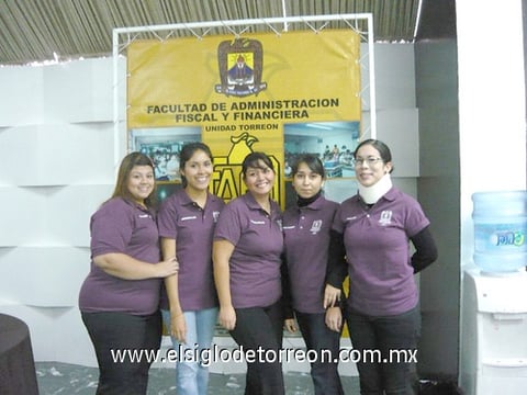 05122010 Alumnas. Reyna Olivia Alvarado Vázquez, Montserrat Lugo de León, Luisa Fernanda Dovalina Díaz, Estela M. Samaniego Sifuentes y Nidia del Carmen Cruz Rivas.
