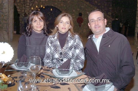 05122010 Lucía, Any y Rolando.