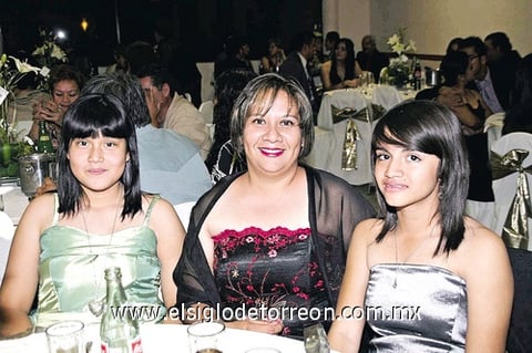05122010 Karla Muñoz, Rosalba Barraza y Tere Muñoz.