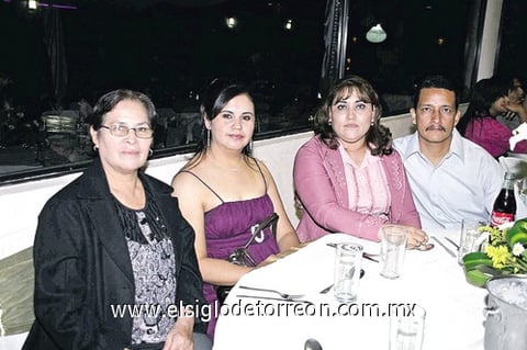 05122010 Hermilia Hernández, Iliana Meza, Rosalba de León y Luis Hernández.