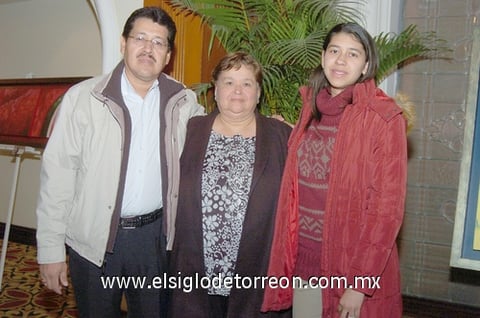 05122010 José Ángel Aguilar, Gracia María de Aguilar y Gracia Aguilar.