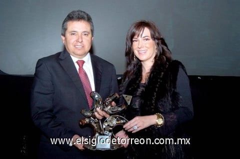06122010 Jesús Arturo Flores Galán y Ana Cristina de la Peña.