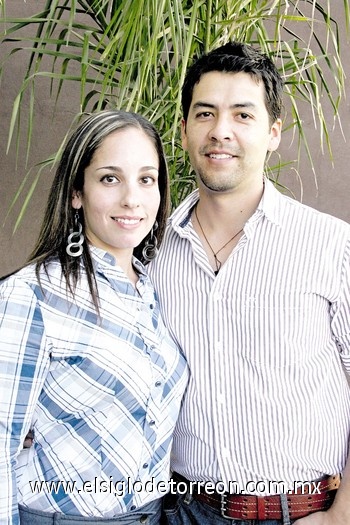 06122010 Pamela Camarillo y Efrén Sáenz.