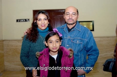 06122010 Lorena, Judith y Fernando.