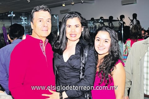 Jorge, Cecy y Kristel.