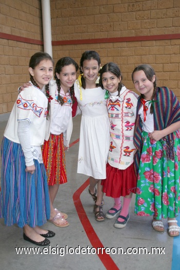 Pamela, Mariana, Isabel, Natalia y Luisa.